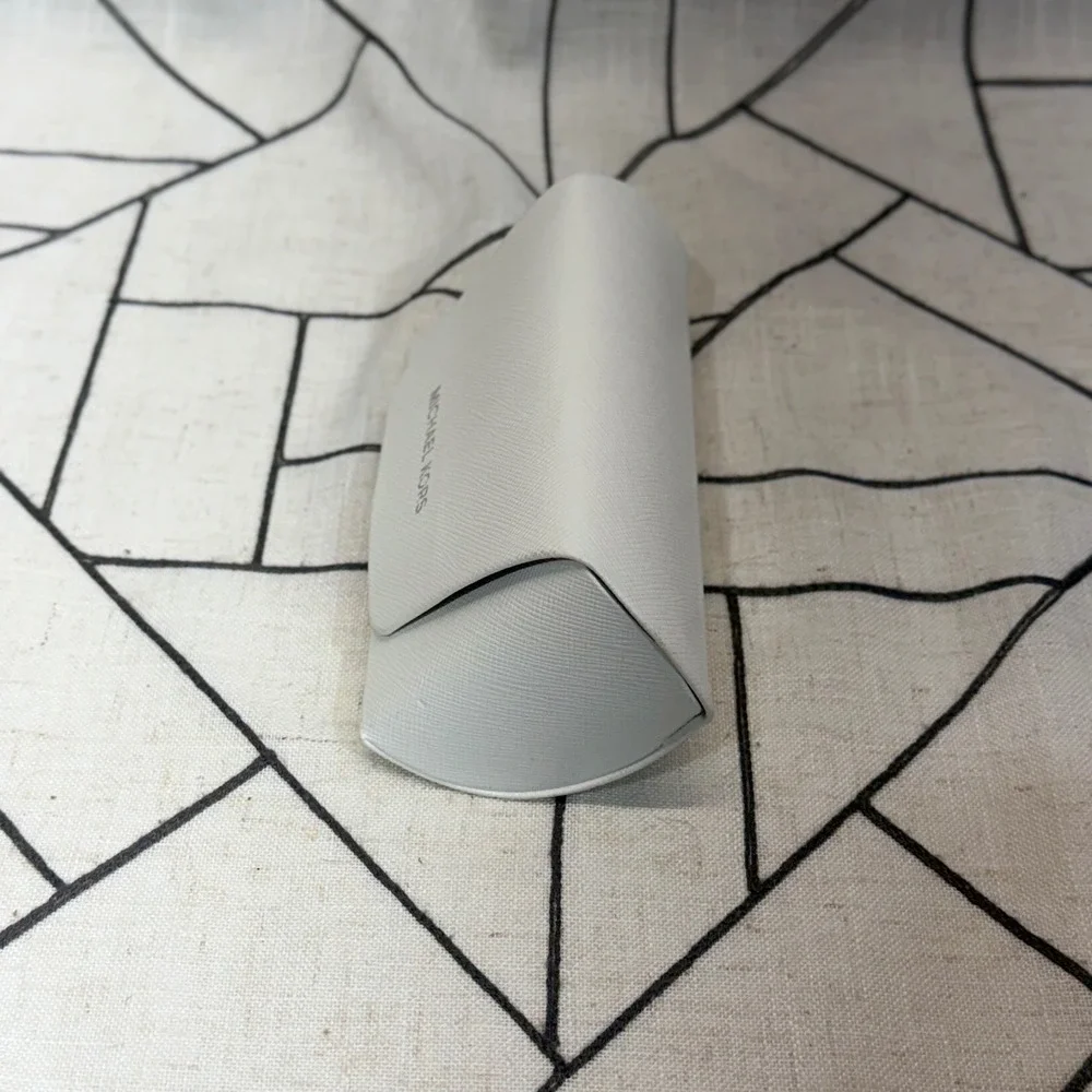 Michael Kors Sunglasses Case OS White Saffiano Hard‎ Shell Snap Closure